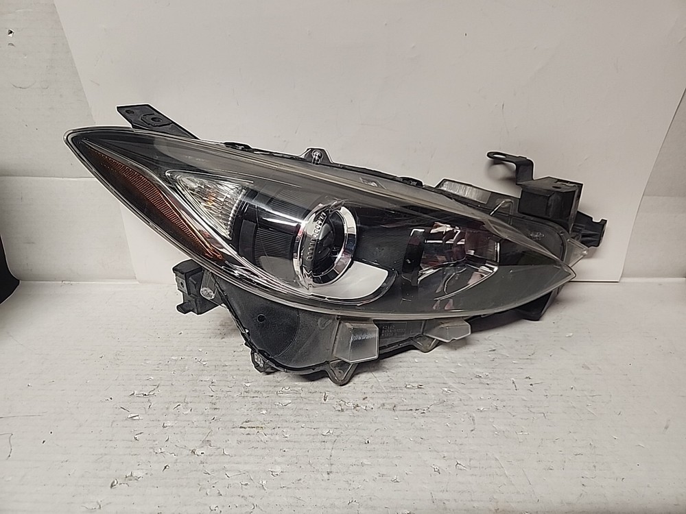 2014-2016 Mazda Right Passenger Halogen Headlight OEM B45A-51030 L309