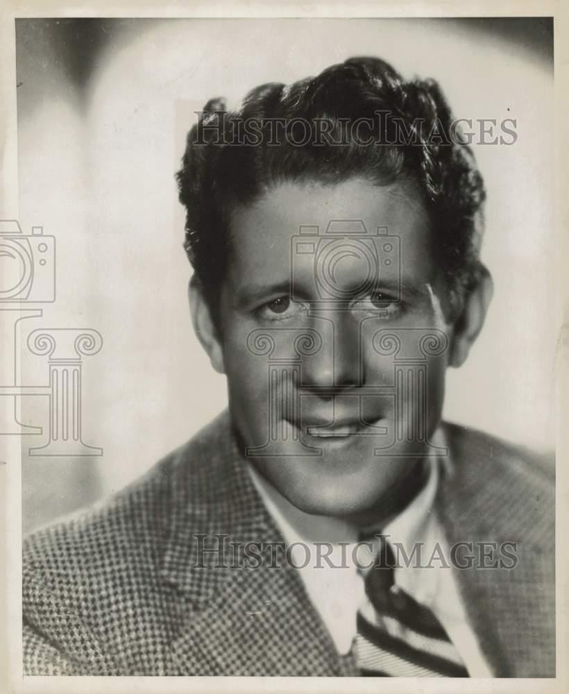Press Photo Entertainer Rudy Vallee - kfx18380