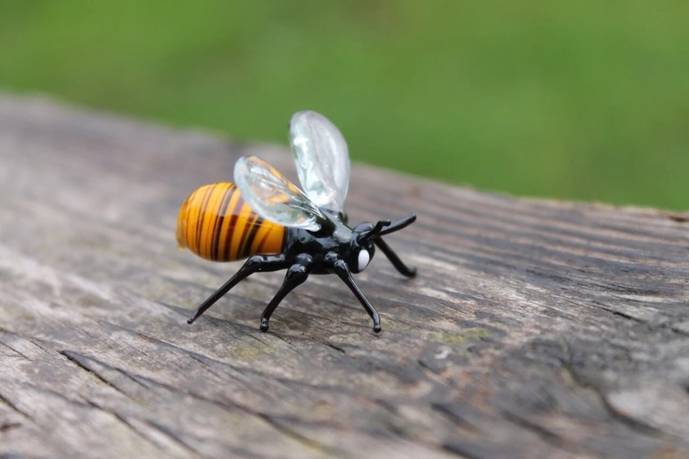 Elegant Glass Honey Bee Figurine for Unique Interior Decor