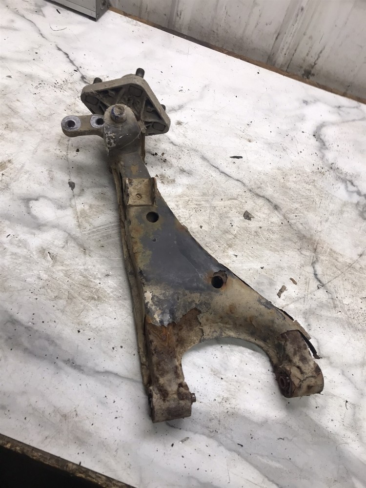 1995 Yamaha G14 Gas Golf Cart Front Left A-Arm Knuckle Spindle Hub Assembly