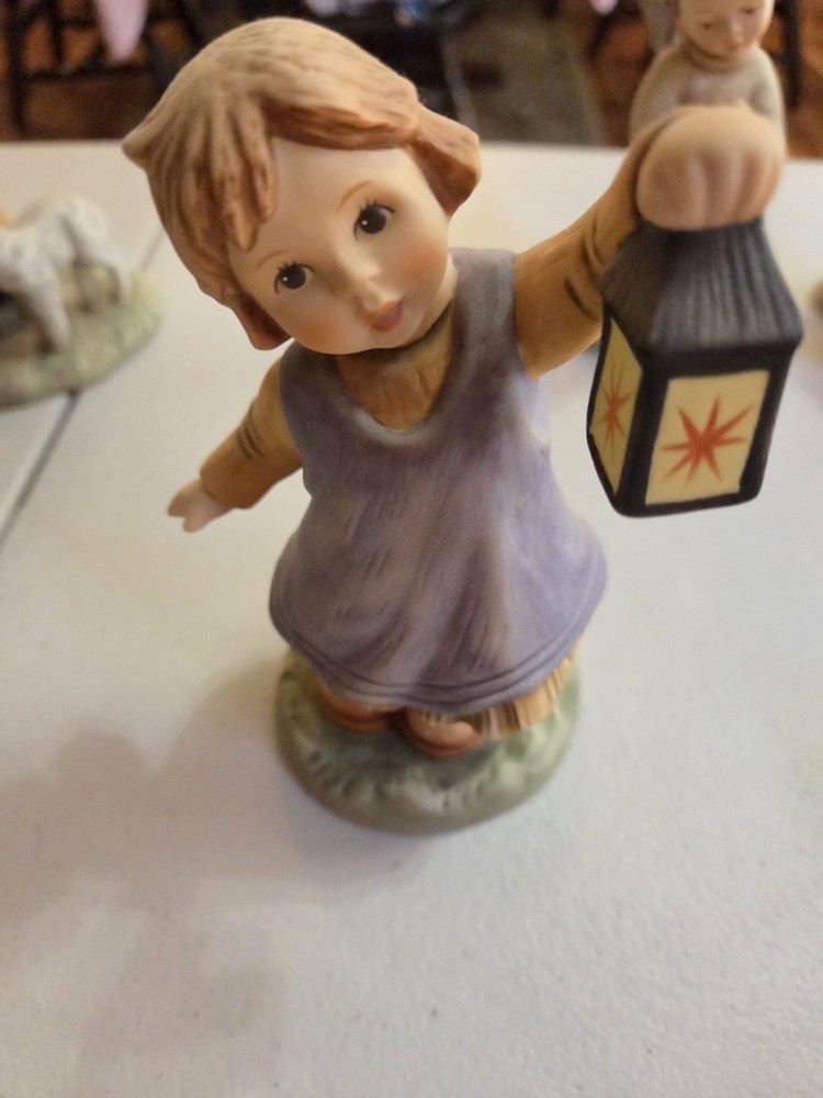 Vintage Hummel What Child Is This Collectible Figurine