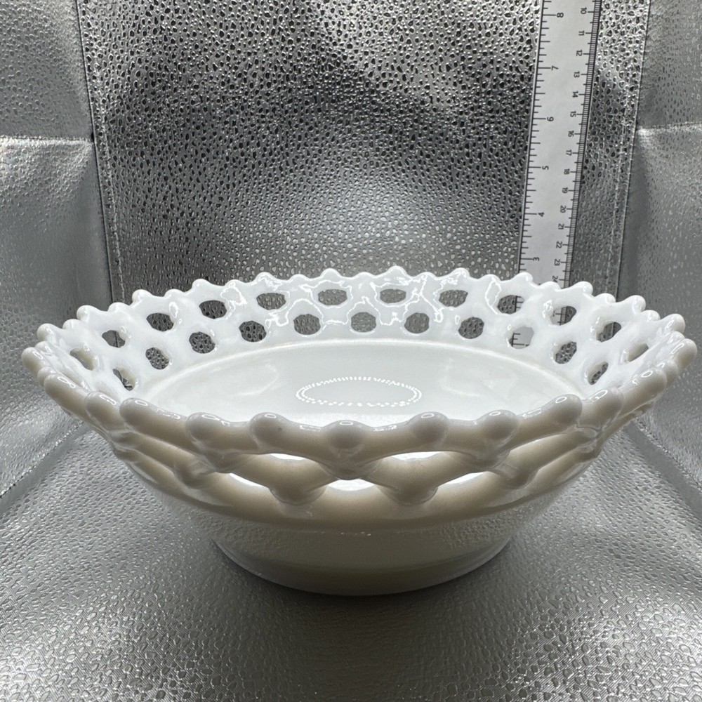 Vintage Westmoreland Doric White Lace Edge Milk Glass Bowl 9 Inch