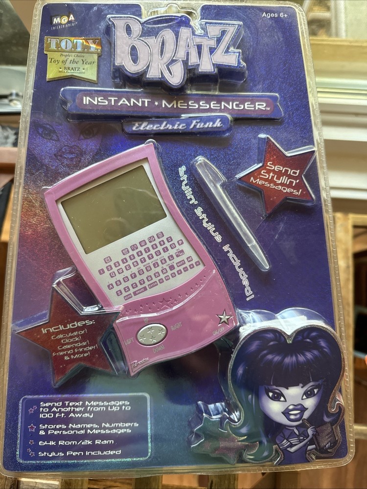 2003 Bratz Electric Funk Pink Instant Messenger Doll New Pretend Text Toy