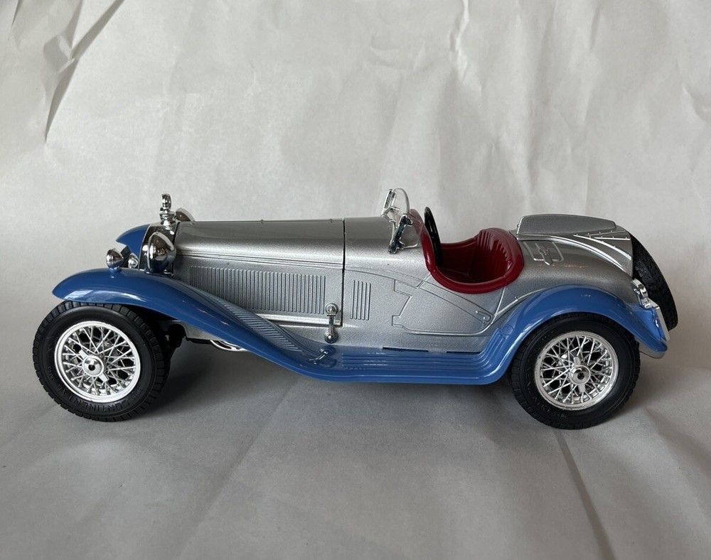 Burago Metal Mode 1932 Alfa Romeo 2300 Spider 1:18 Diecast Model in Blue & Silver