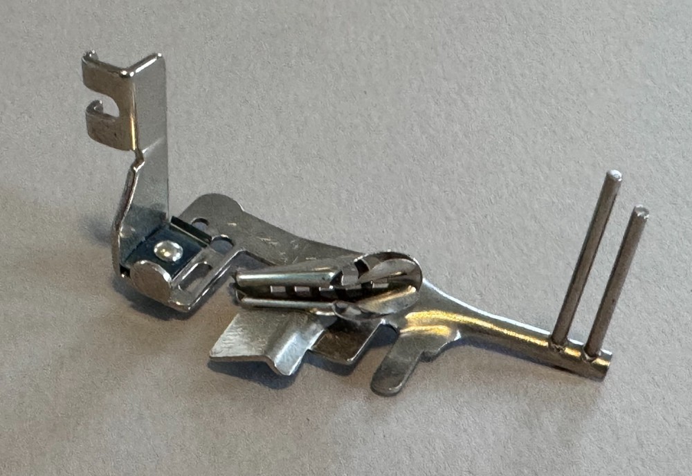 Singer Sewing Machine Slant Shank Multi Slotted Binder Foot Simanco #161174