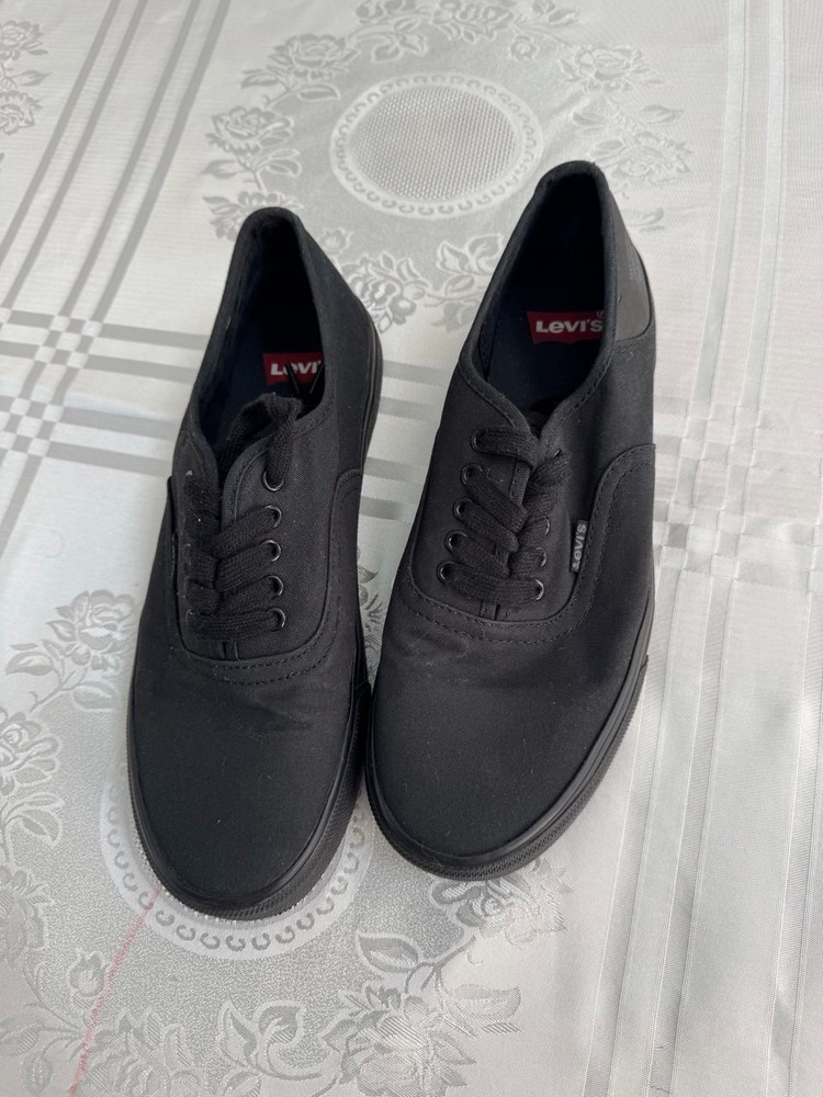 Levi's Shoes Men size 8.5 black