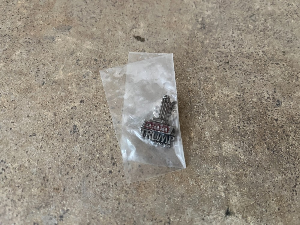 VINTAGE TRUMP’S CASTLE CASINO HOTEL PIN ATLANTIC CITY A65. N4-1(1)