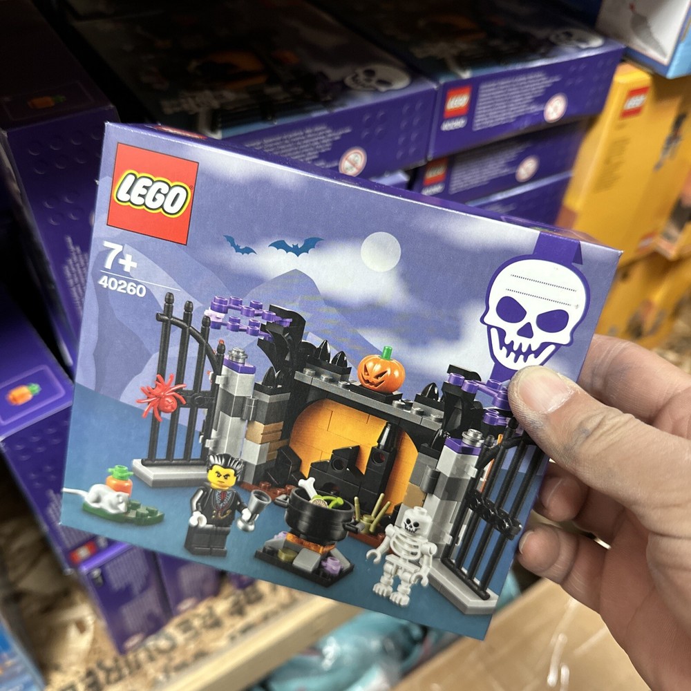 LEGO Seasonal Halloween Haunt 40260 Building Kit-image