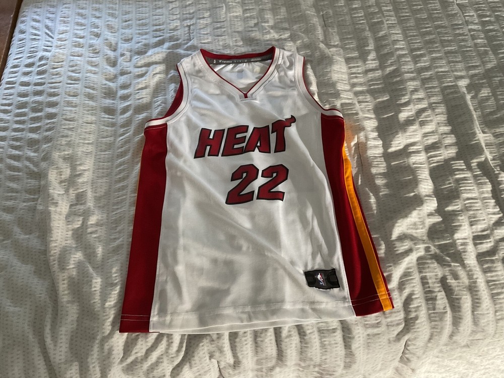 jimmy butler jersey in white and red in good condition youth small