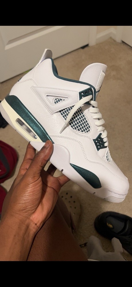 Oxidized Metallic Green jordan 4s, come with original box no creases worn twice