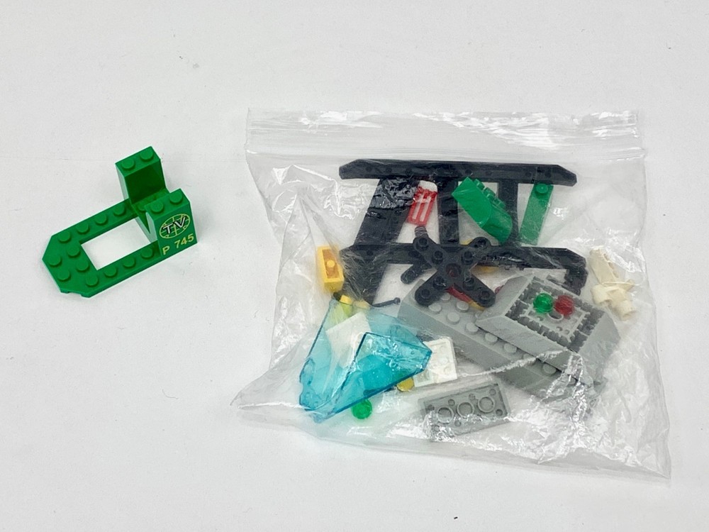 Lego 6425 - Town City TV Chopper - 1999 - 99% Complete! Missing Minifig