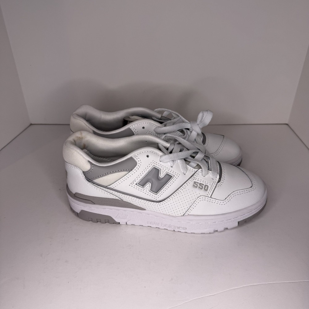 New Balance 550 Womens Size 7.5 WHT Gray Athletic Leather Walking Shoes Sneakers