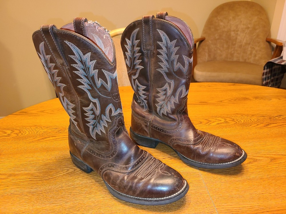 Men's Ariat Size 8B Stitched Pointed Toe Western Boots