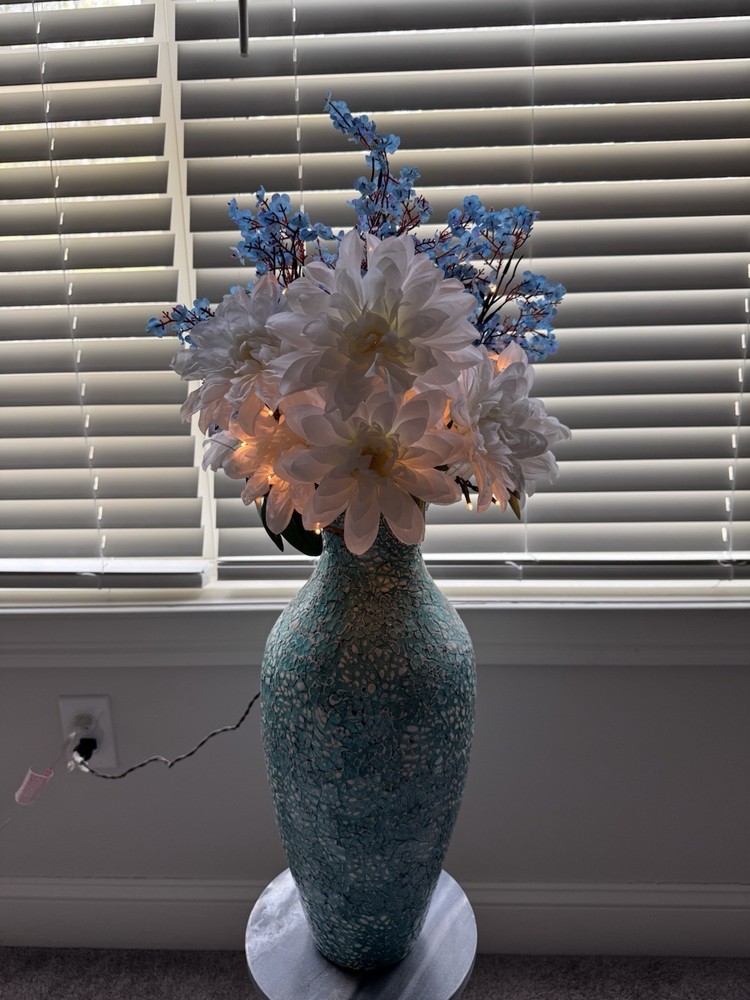 Artificial Silk Daisy Arrangement Centerpiece in Vase, Blue White lacquer type