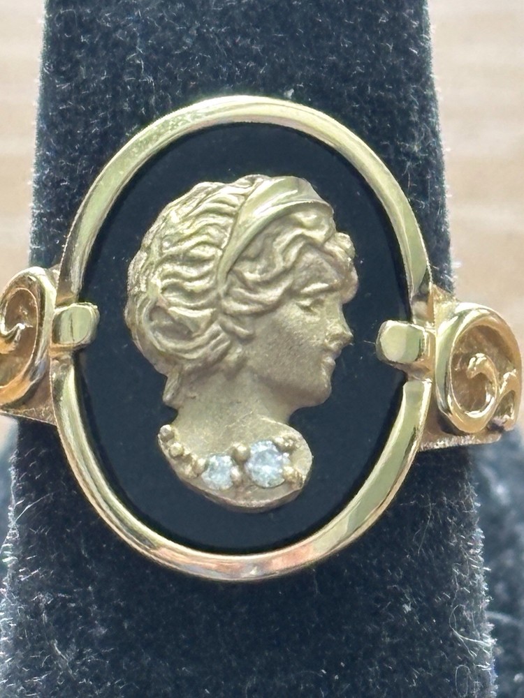 14K Cameo gold ladies ring 8.2gr,$750.00