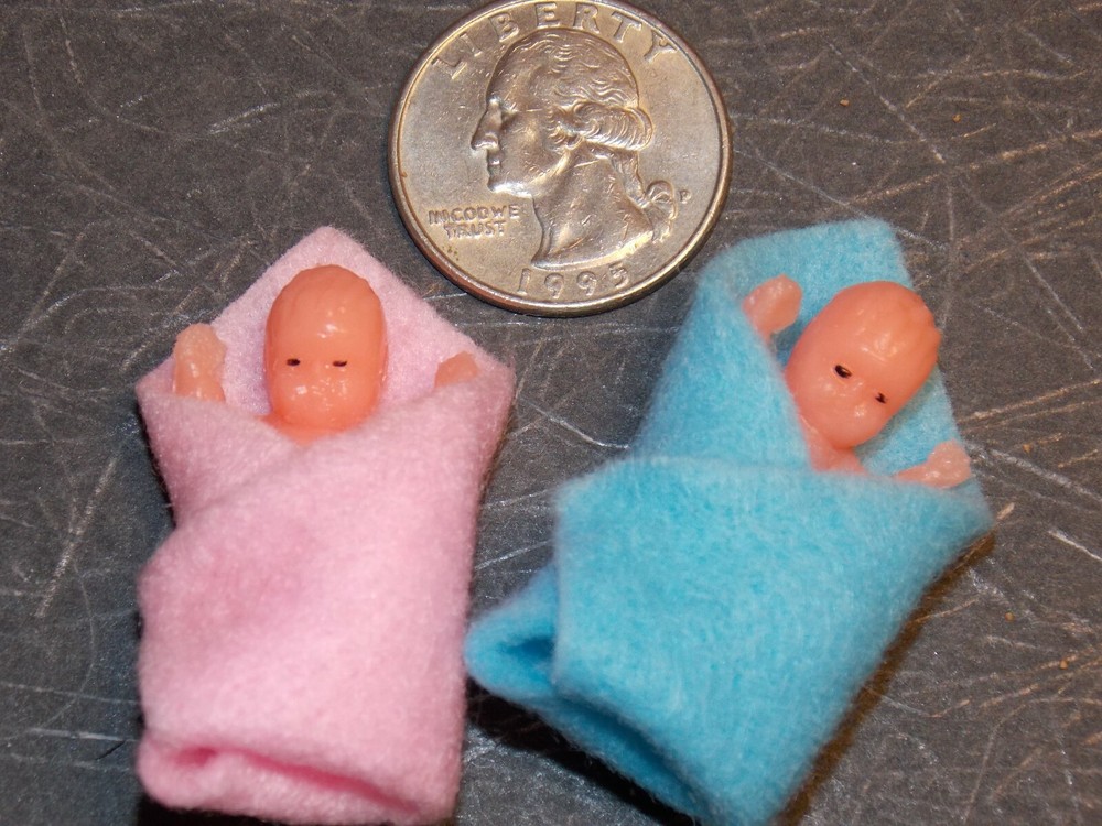1:12 Scale Dollhouse Miniature Baby Girl & Boy Set B414 by Dollys Gallery