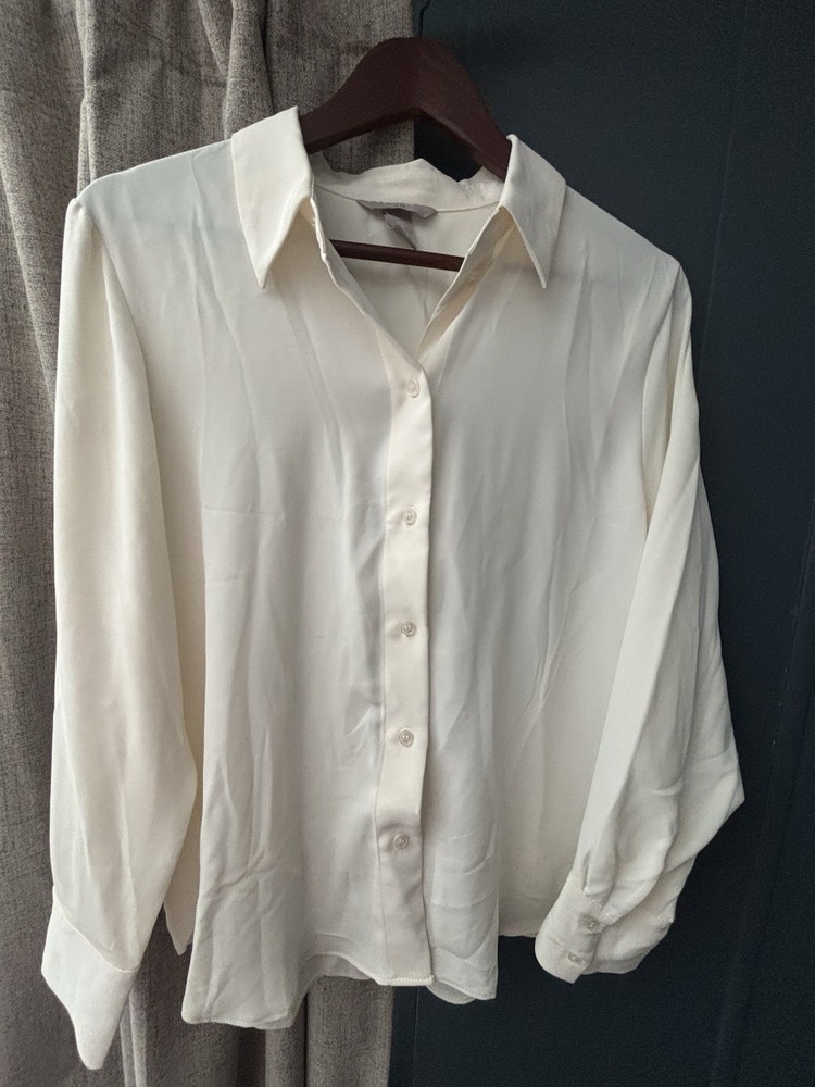 H&M Ivory Collared Button Front Long Sleeve Women's Blouse Size M