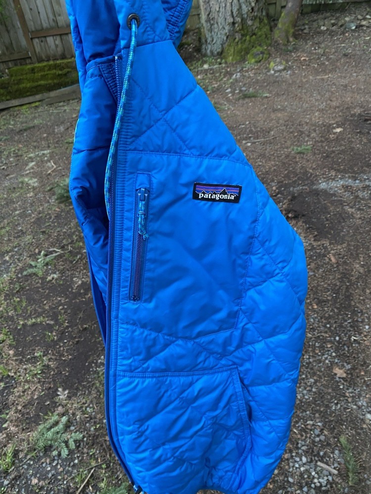 Patagonia Mens Large Diamond Quilted Bomber Hoodie Jacket. Light Blue Windproof