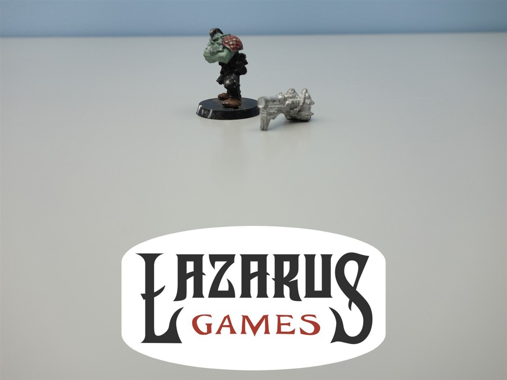 Warhammer 40k Ork, Orks - Boy w/ Heavy Flamer (painted oop metal)