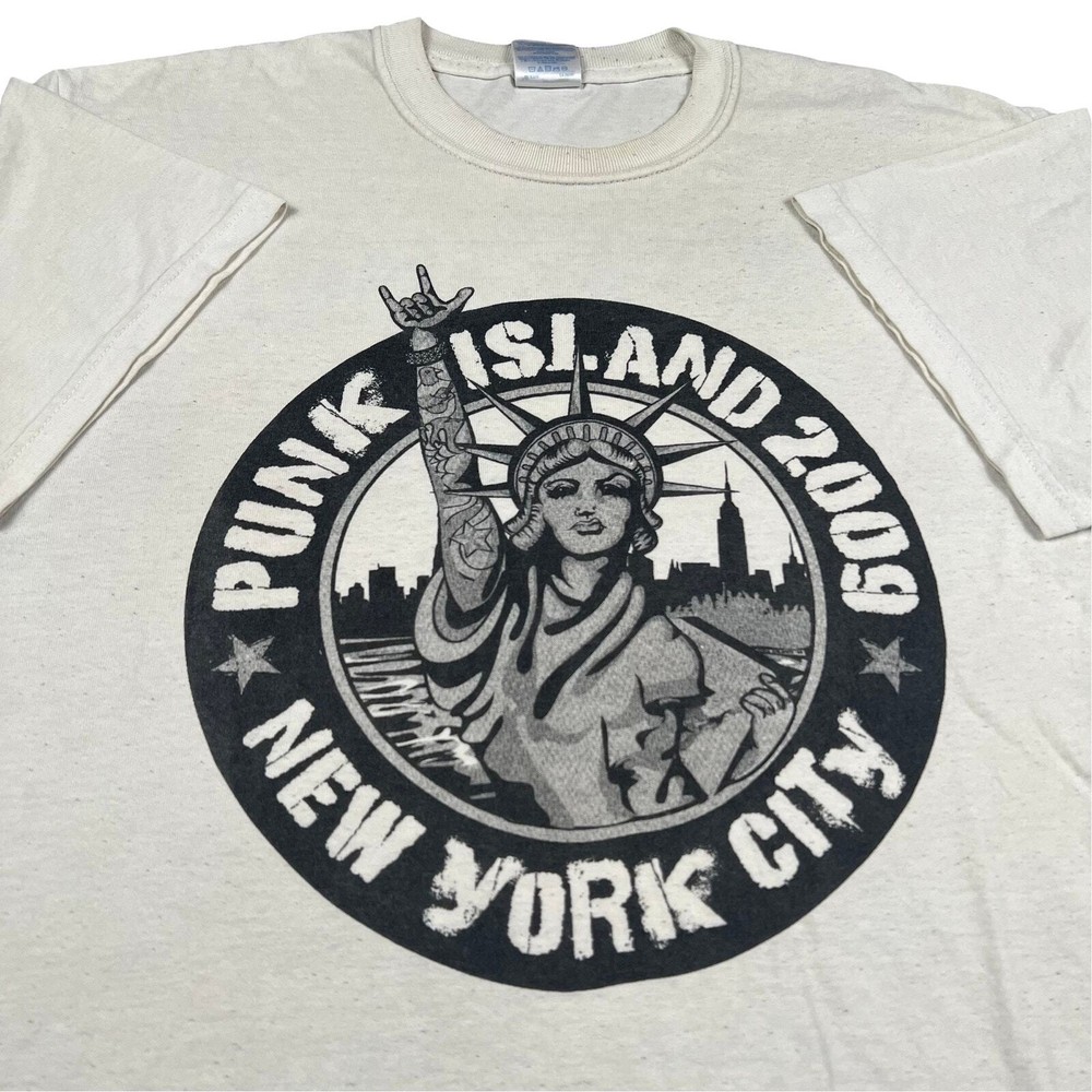 Vintage y2k punk island New York City nyc white graphic t shirt