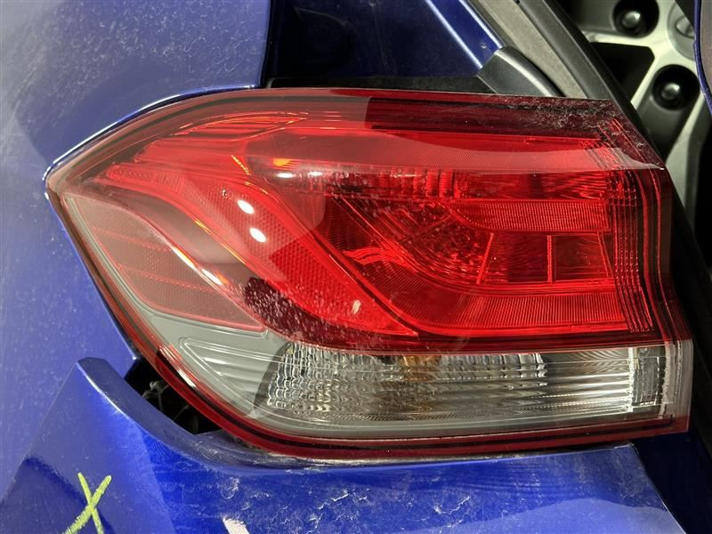 18-20 ELANTRA GT Hatchback Driver Side Tail Light Quarter Panel Mount OEM 2593391