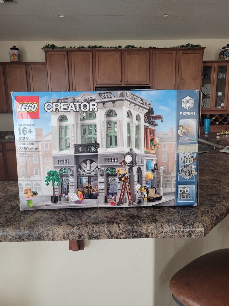 LEGO Creator Expert: Brick Bank (10251)
