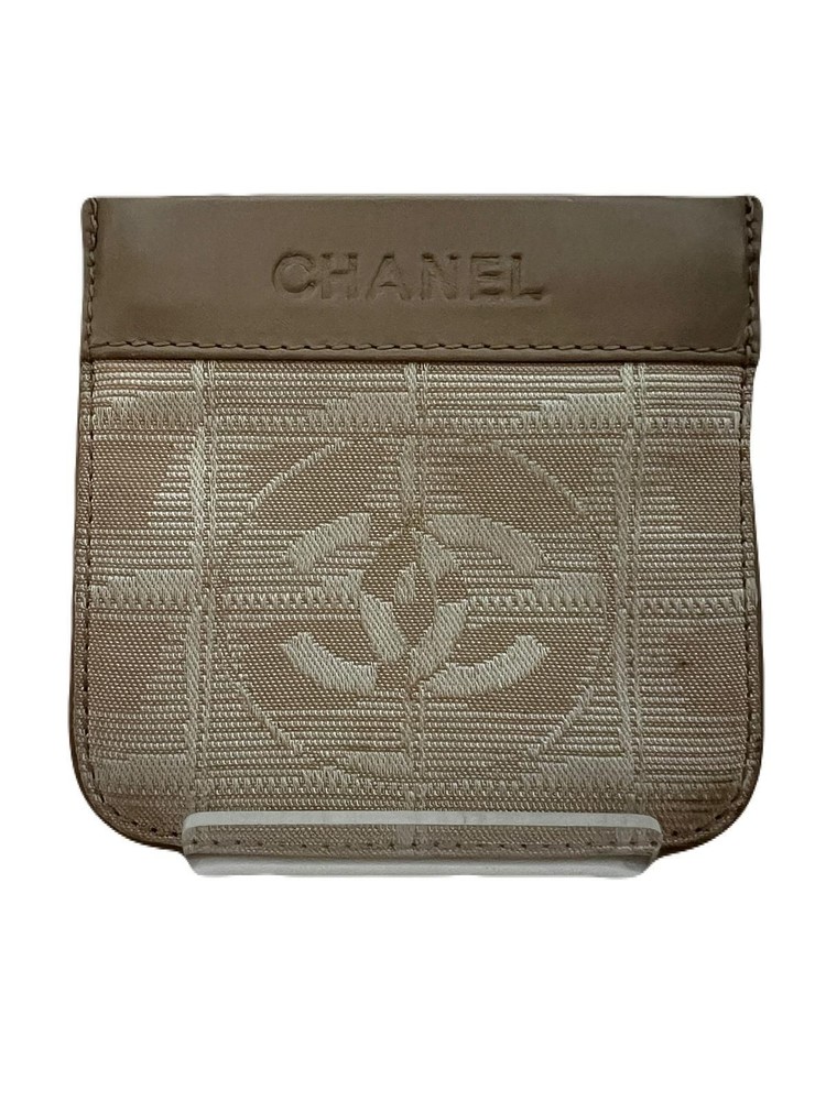 Vintage CHANEL Beige Leather Coin Wallet T975-1