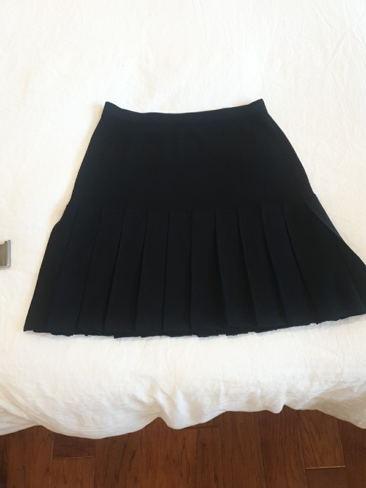 St John Santana Knit Skirt Womens Sz 10 Knee Length Black Pleated Missing Label