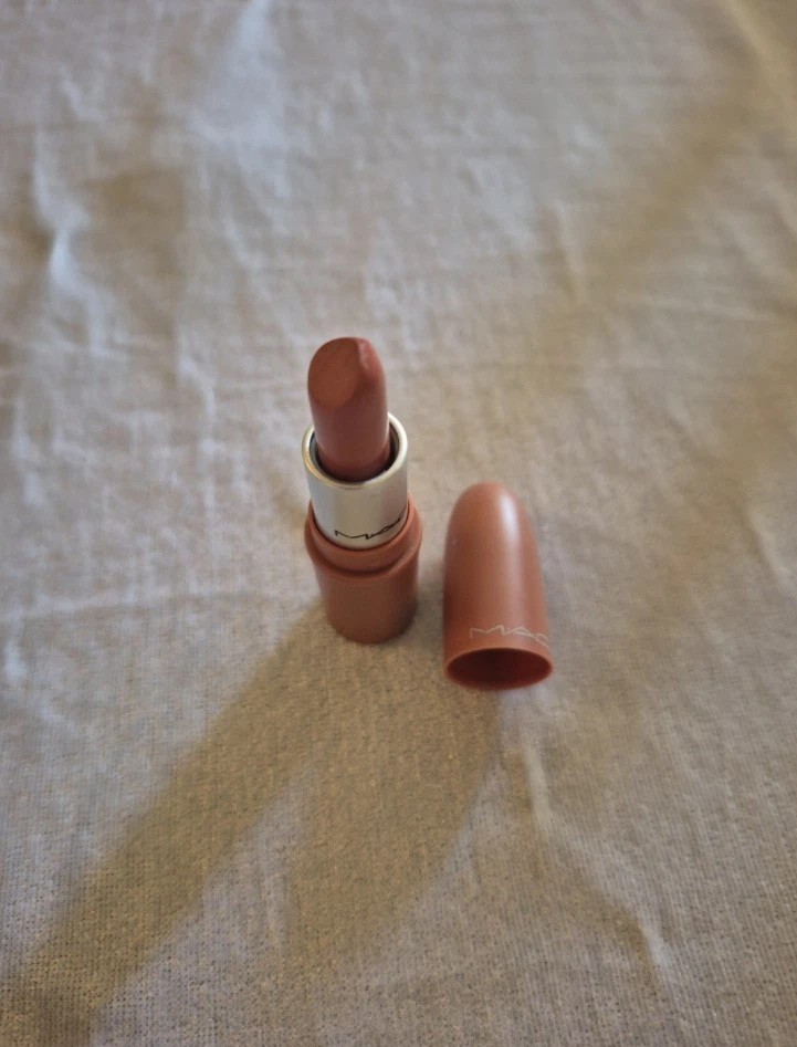 MAC Mini Lipstick in Hollywoodn't - Bold & Trendy Shade