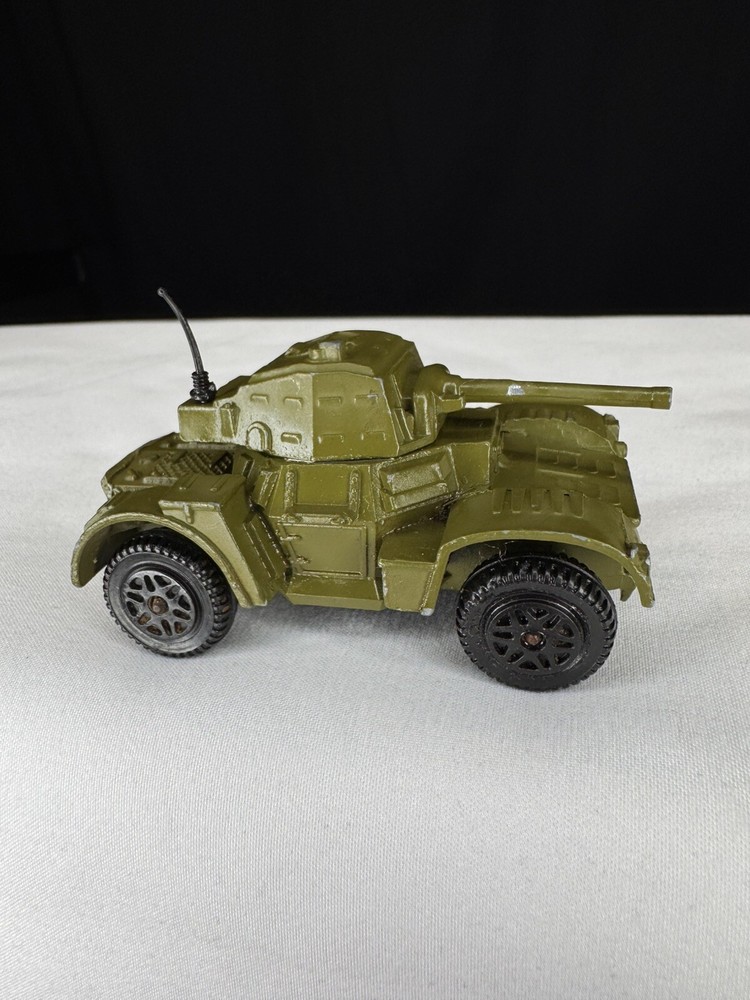 VINTAGE DINKY TOYS MECCANO #670-G DAIMLER ARMOURED CAR