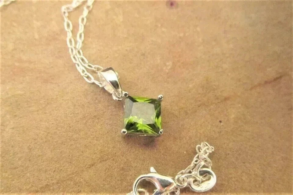 23 Ct+Certified Natural Green Peridot Princess 925 Solid Silver Pendant Gemstone