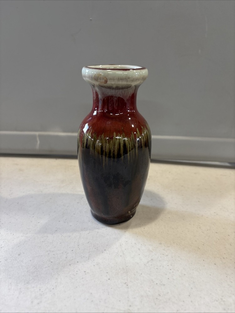 Pottery vase made by Holsey Pottery