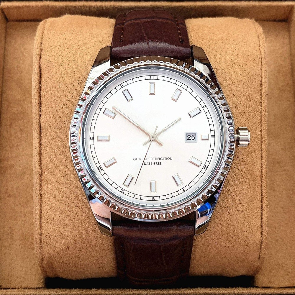 Elegant Business Leather Strap Quartz Watch with Classic Oyster Design