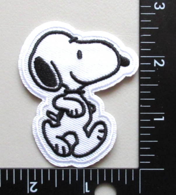⭐Snoopy Walking Character In Peanuts Embroidered Iron On Patch