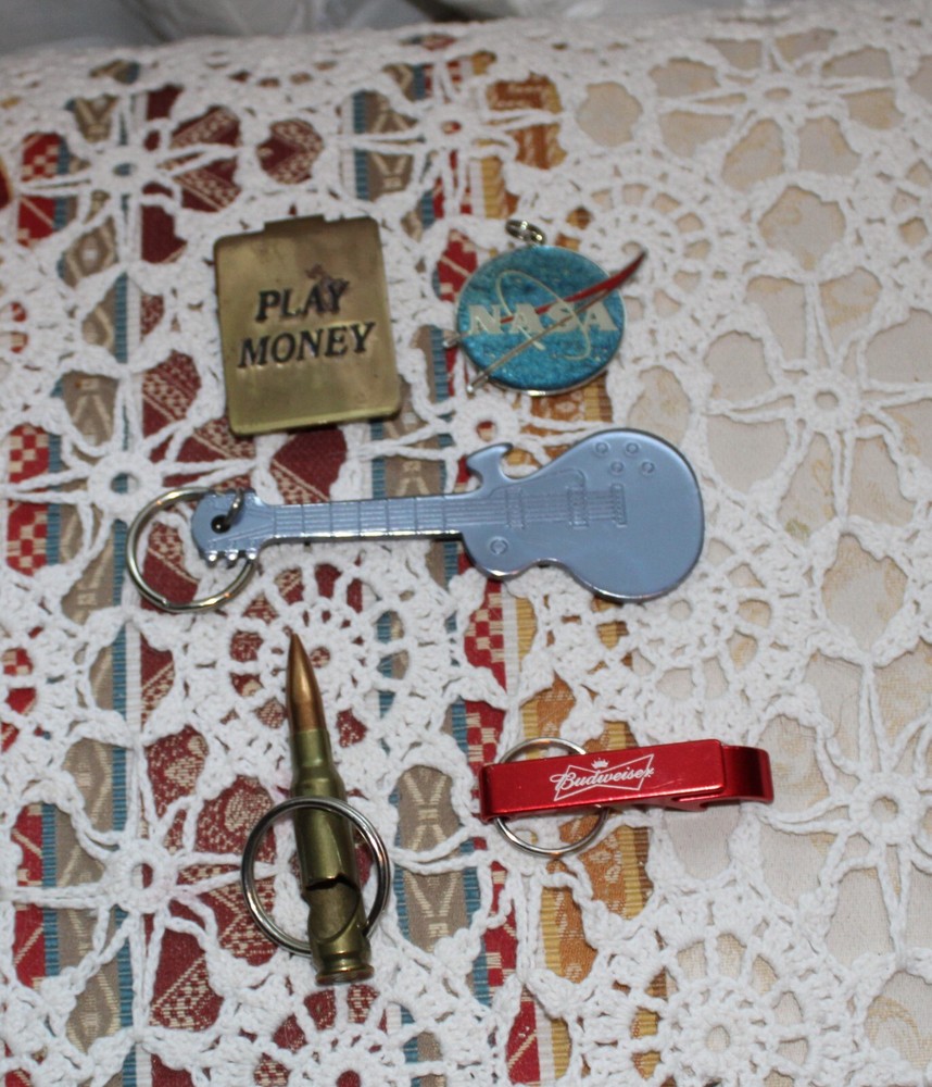 Lot of 5  4 Key chains and 1 money clip