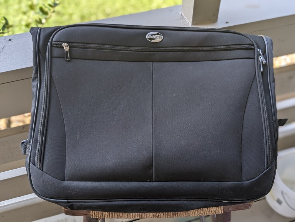 American Tourister Garment Bag  black