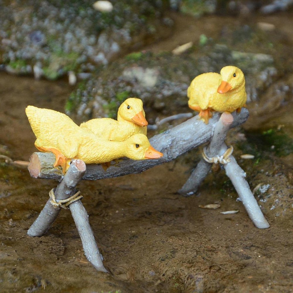 Duck Statue on Branch Indoor and Outdoor Decor Art Crafts Friends Gift Resin