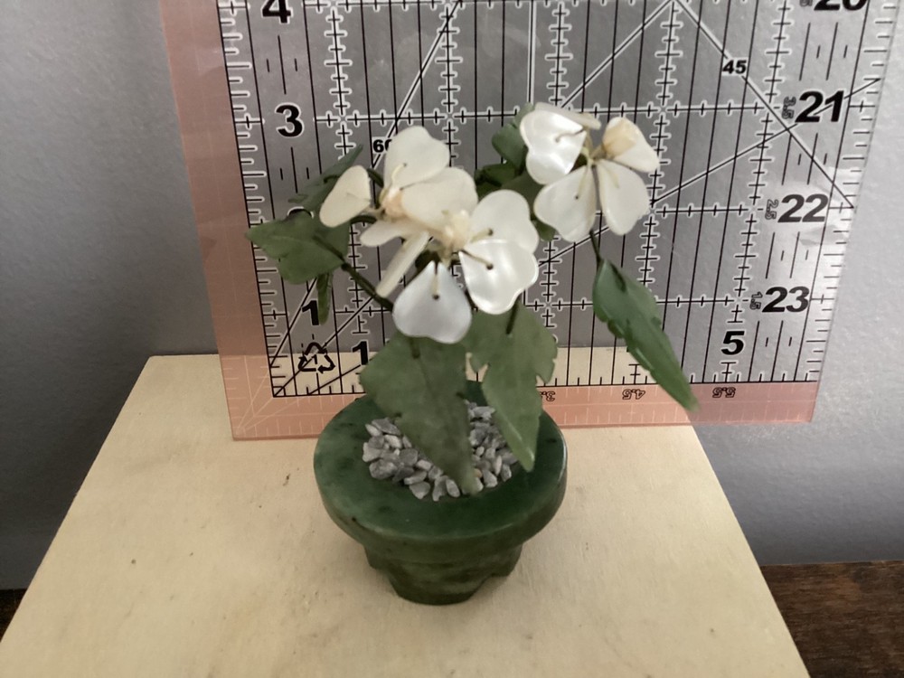 VTG ASIAN STYLE BONSAI SCULPTURE CARVED JADE AND SOAP STONE OCCUPIED JAPAN