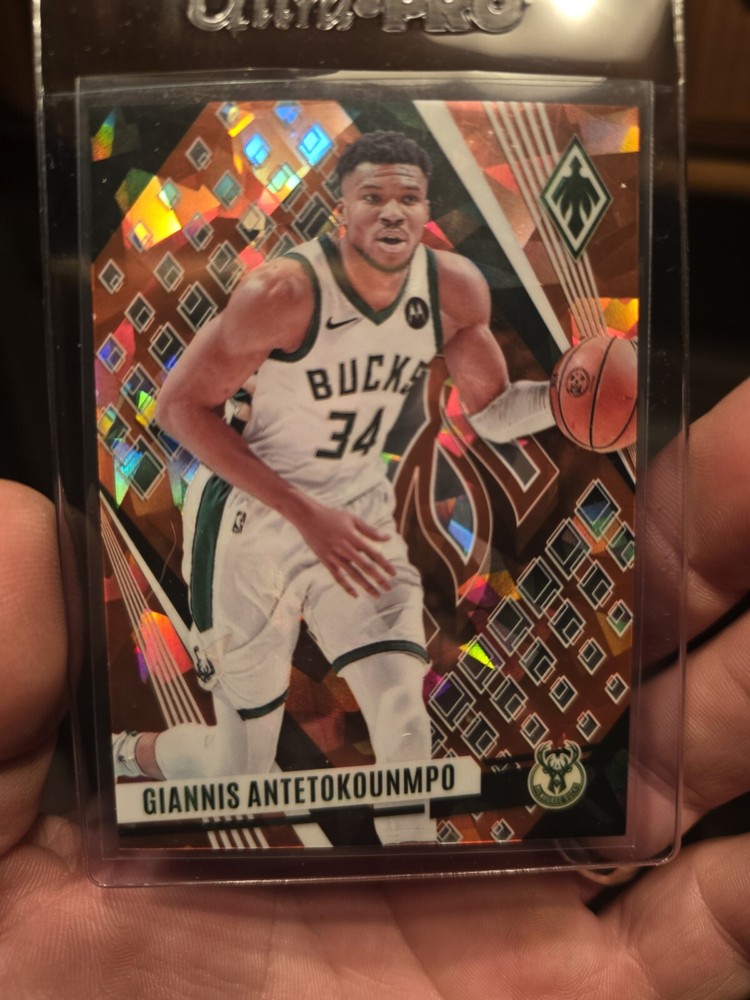 2023-24 Panini Phoenix GIANNIS ANTETOKOUNMPO- Orange Cracked Ice Parallel /249