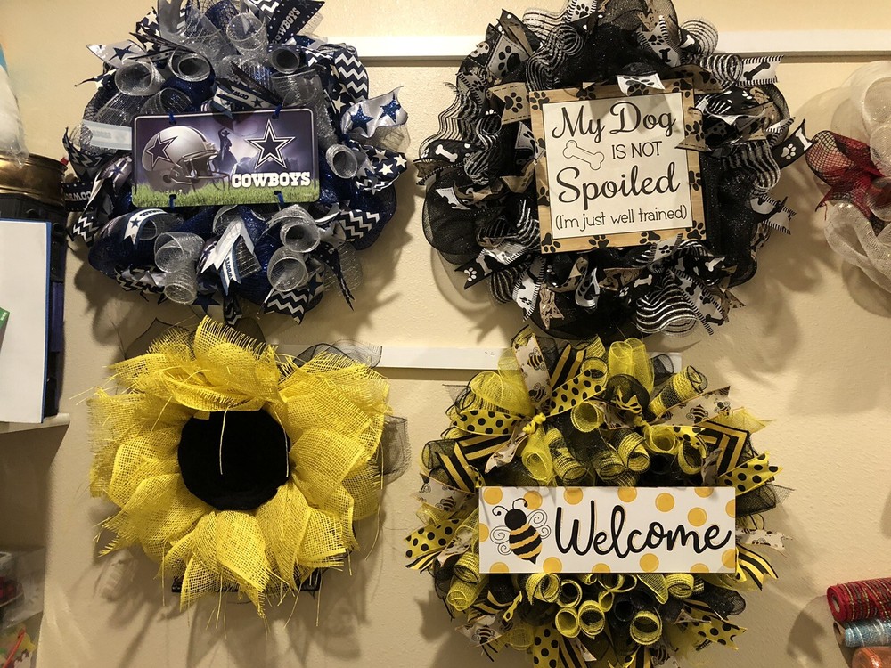 Seasonal Mesh Wreaths for Year-Round Decor-image