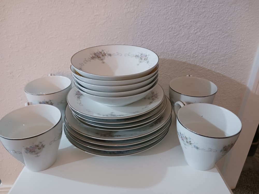 4 Piece Place Settings Avril by MIKASA 5775 16 Pieces Total)