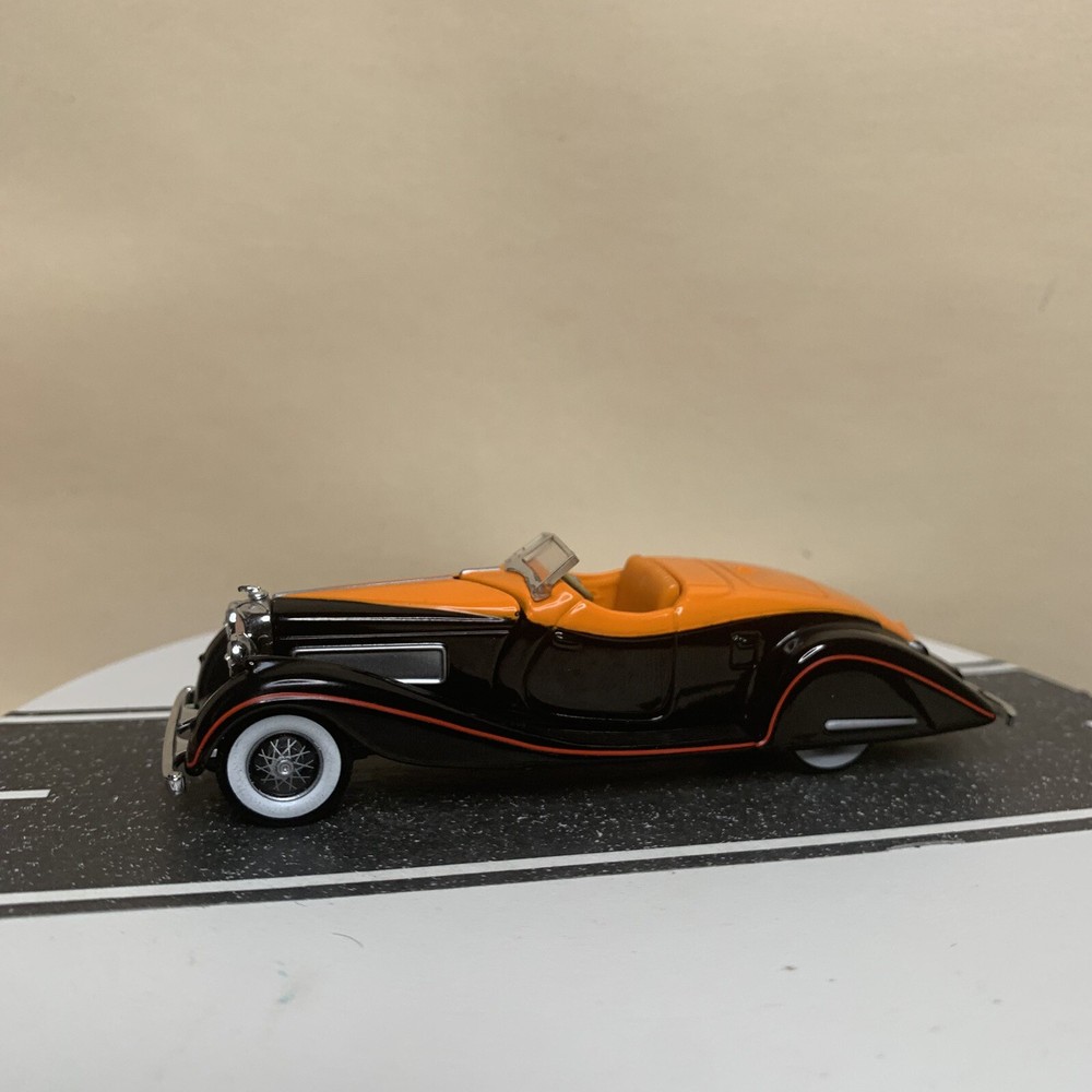 Hot Wheels 100% Classic Bodies Duesenberg SJ Black & Orange Two-Tone 1:64 NM