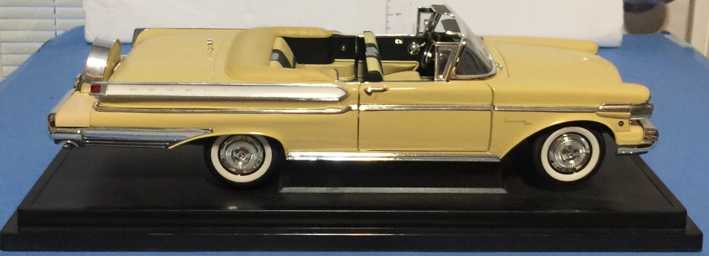 1957 MERCURY TURNPIKE  CRUISER 1:18 scale diecast Road Signature