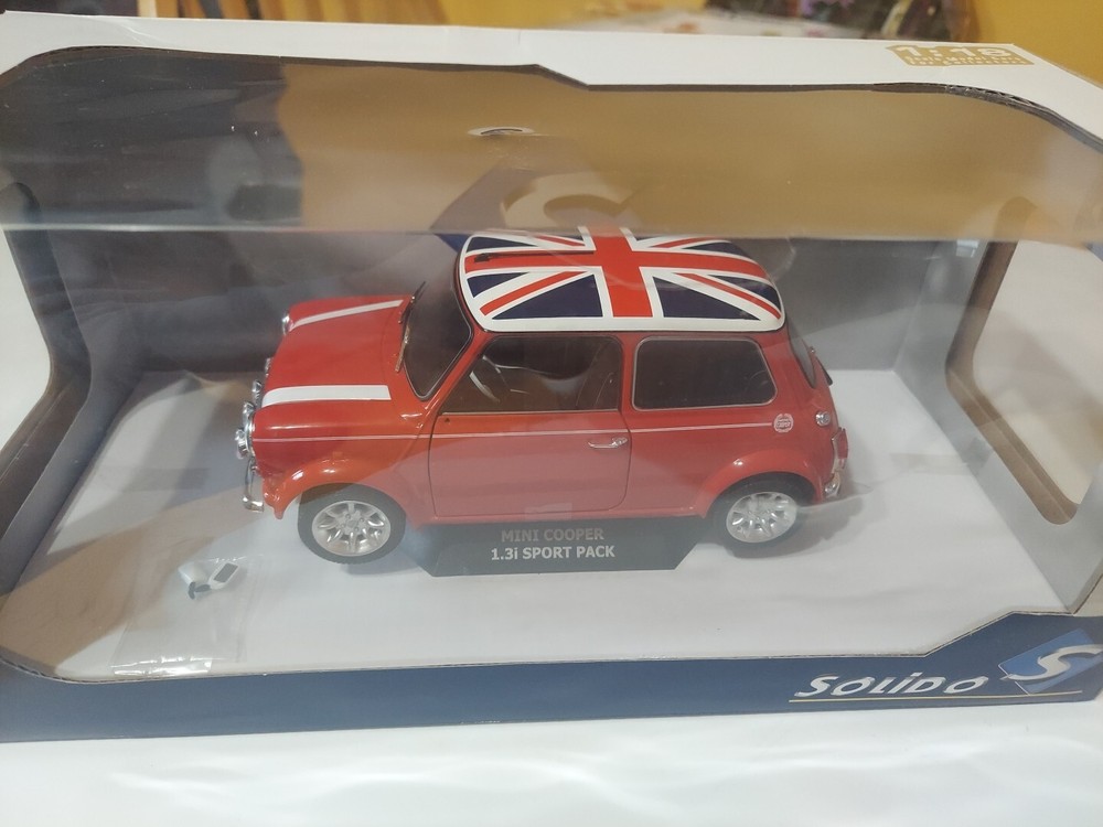 1/18 Solido Red Fire & Flag Mini Cooper 1.3i Sport Pack