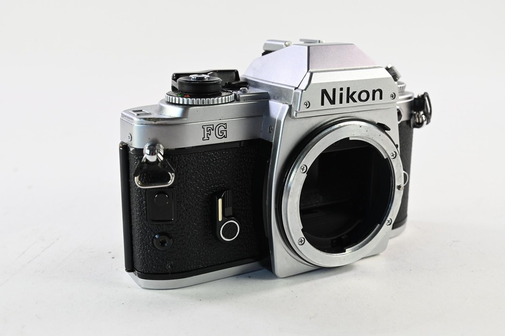 Nikon FG SLR Film Camera Body Chrome #G694Roberts Camera - Photo Industry Leader since 1957!