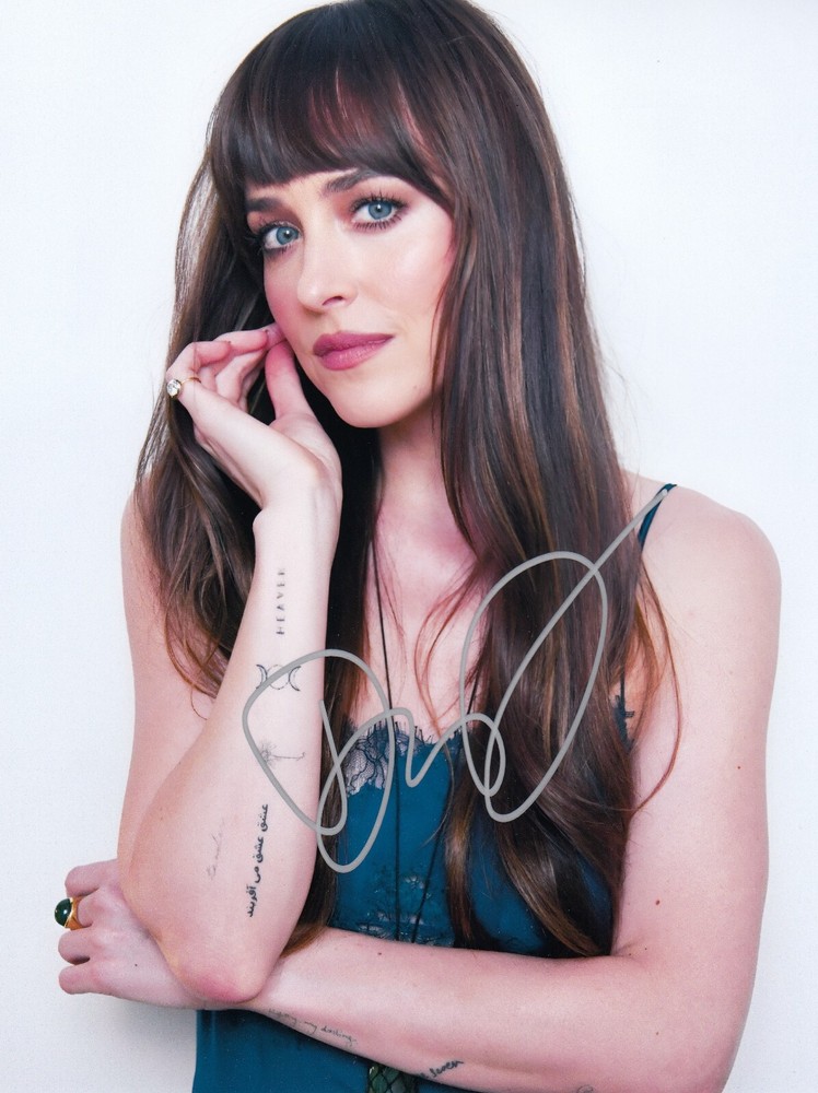 Dakota Johnson Signed Auto 8 x 10  Photograph