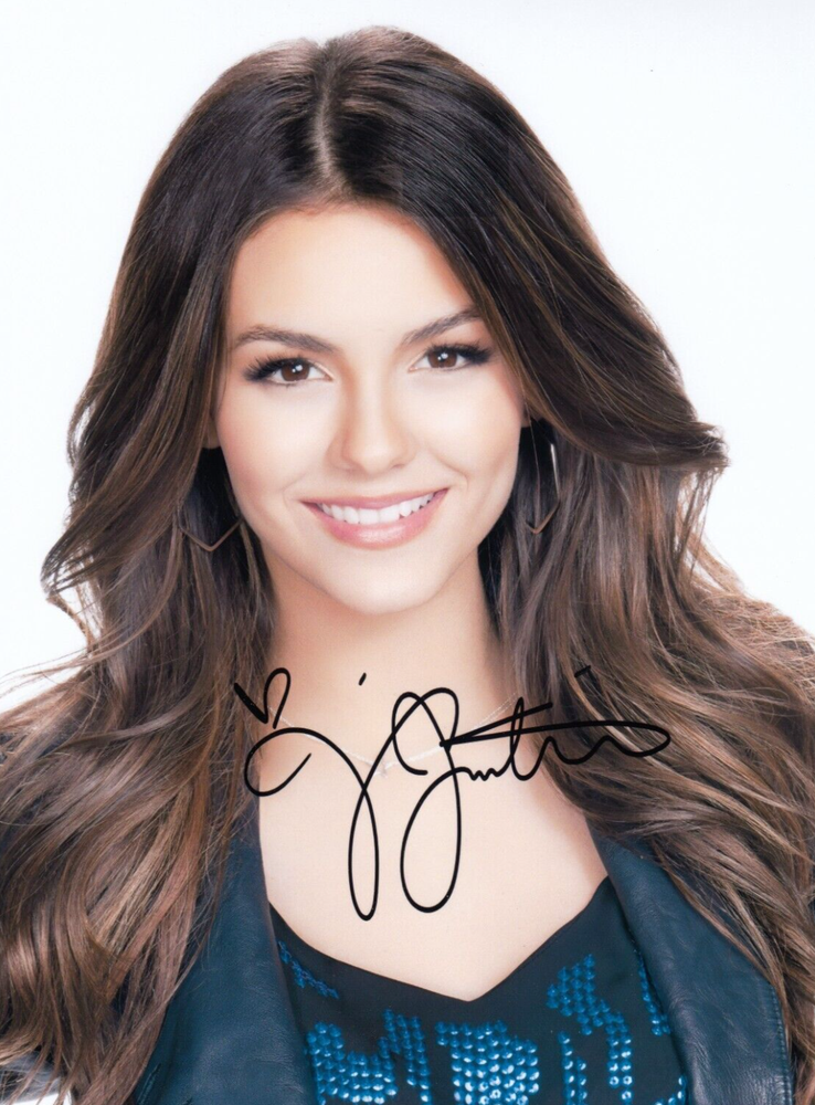 Victoria Justice Signed Auto 8 x 10  Photograph