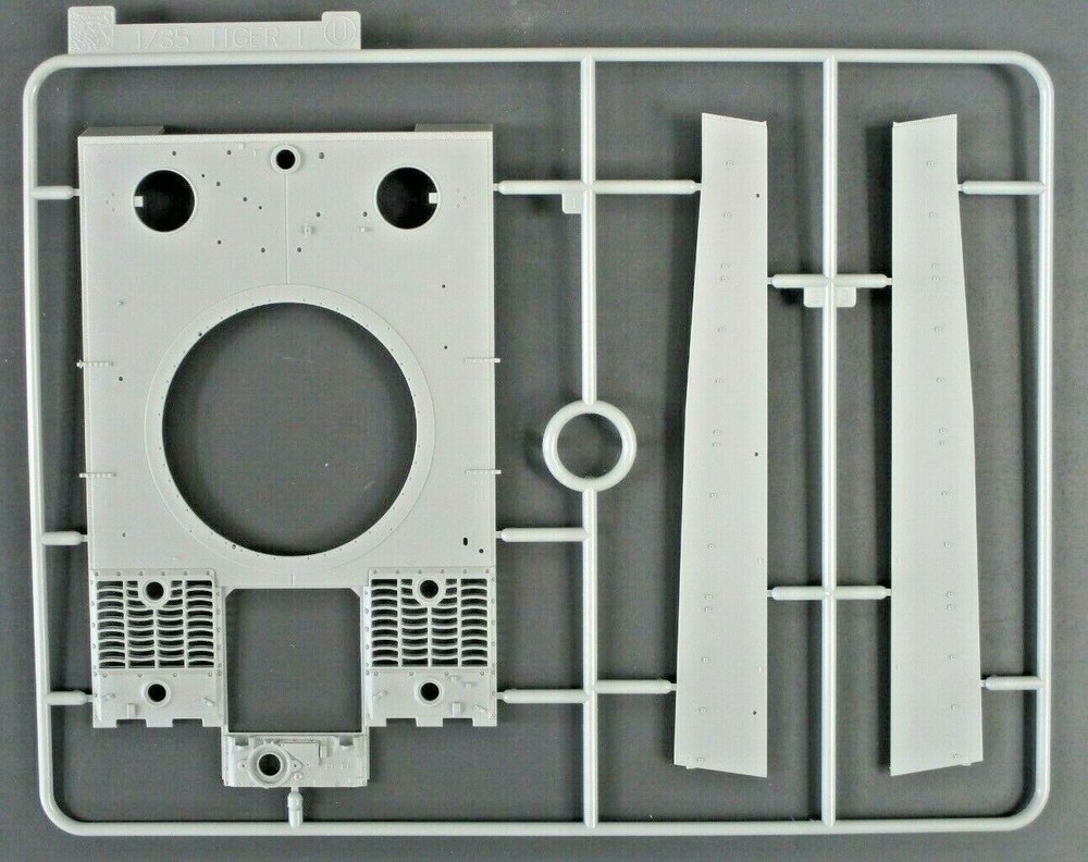 1/35 Cyber Hobby Tiger I Mid Command Parts Tree U Kit 6660-image