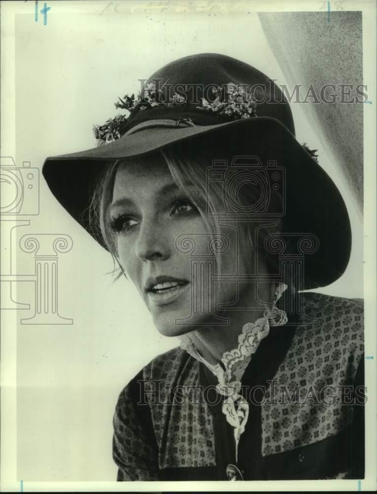 1974 Press Photo Joanna Pettet stars in 