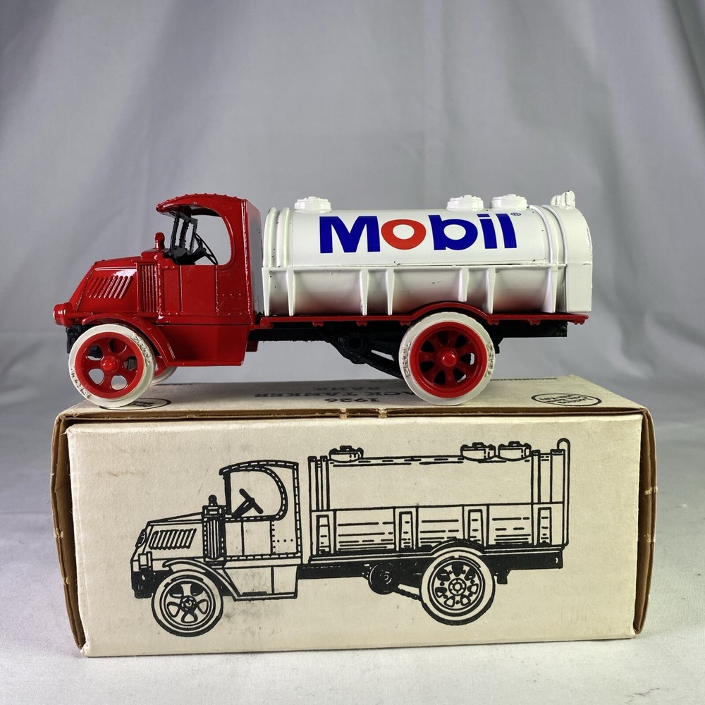 ERTL Mobil 1926 Mack Bull Dog Tanker Bank With Key Box 1832 Of 2510 USA Made Vtg